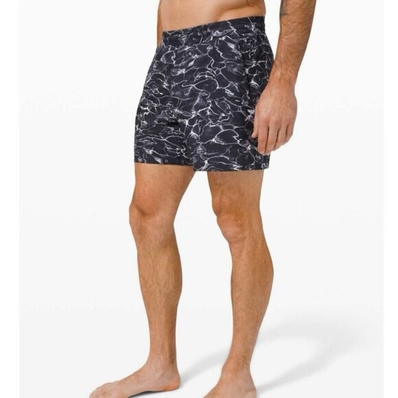 Lululemon Channel Cross Swim Short Trunks 5” Immersion Navy Men’s Size Large - Picture 1 of 7